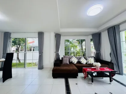 Villa 3 Chambres à Louer à Chalong, Phuket