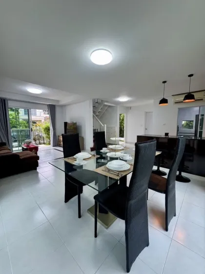 Villa 3 Chambres à Louer à Chalong, Phuket