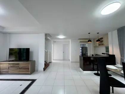 Villa 3 Chambres à Louer à Chalong, Phuket