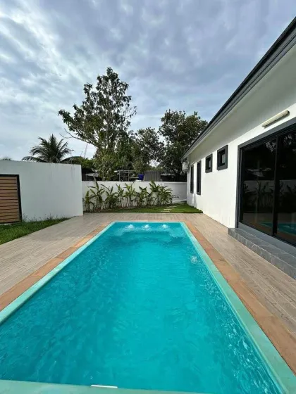 Villa 3 Chambres 3 Salles de Bain à Louer à Chalong