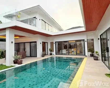 Modern Pool Villa Near Nai Harn Beach in Rawai