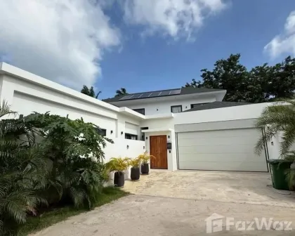Modern Pool Villa Near Nai Harn Beach in Rawai