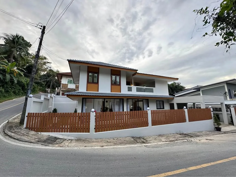 Villa spacieuse de 3 chambres à louer dans le secteur prisé de Laguna, Thalang