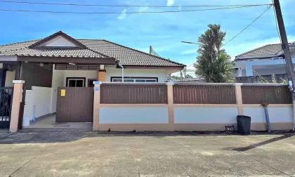 2-Bedroom 2-Bath House with Garden Near Robinson Lifestyle Chalong