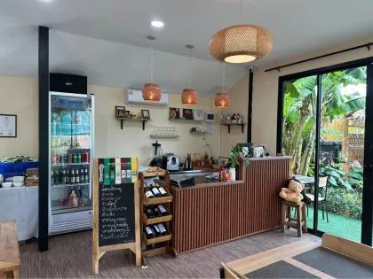 Restaurant flambant neuf à louer et à vendre, 280 m²