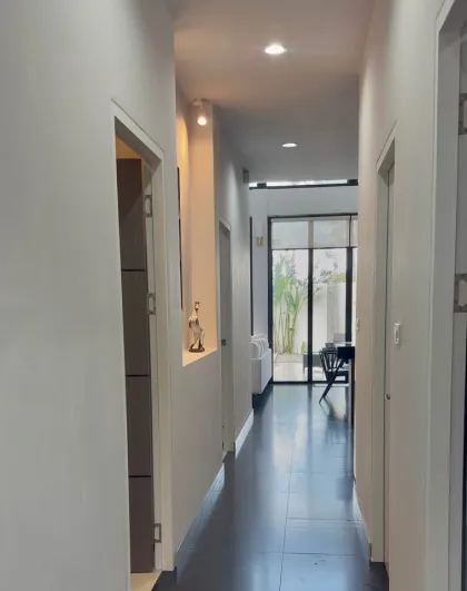 Villa Moderne avec Piscine à Louer à Baan Para, Phuket