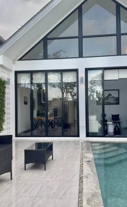Villa Moderne avec Piscine à Louer à Baan Para, Phuket