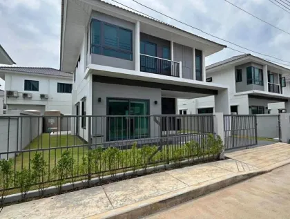 Вилла с 4 спальнями и 3 ванными в аренду в Supalai Lake Ville, Koh Kaew