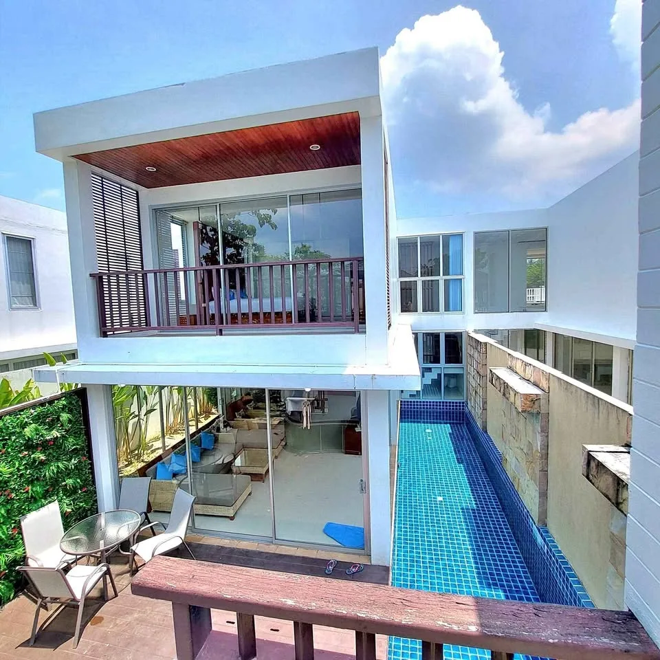Villa de 3 dormitorios con vista al mar en alquiler en Chalong