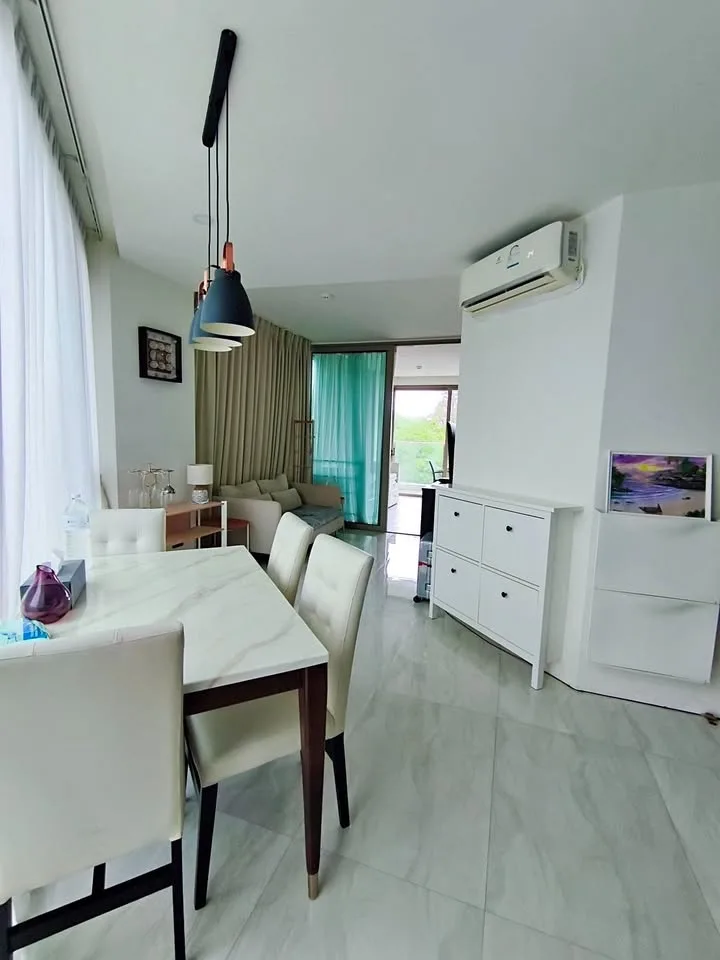 Condominio de 1 Habitación con Vista al Mar y Servicios en Kamala
