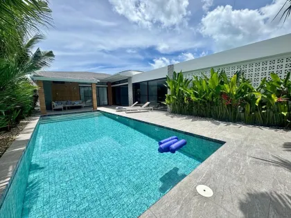 Villa 3 Chambres avec Piscine à Louer à Chalong