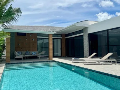 Villa 3 Chambres avec Piscine à Louer à Chalong