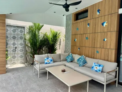 Villa 3 Chambres avec Piscine à Louer à Chalong
