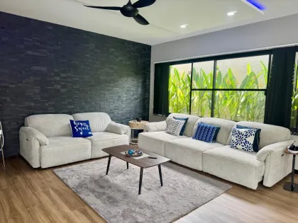 Villa 3 Chambres avec Piscine à Louer à Chalong