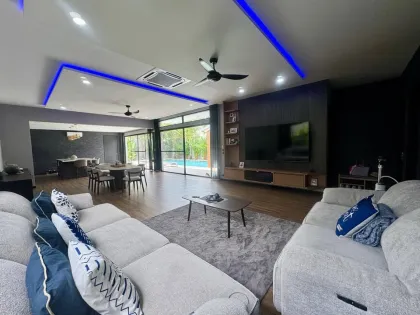 Villa 3 Chambres avec Piscine à Louer à Chalong