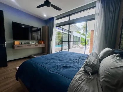 Villa 3 Chambres avec Piscine à Louer à Chalong
