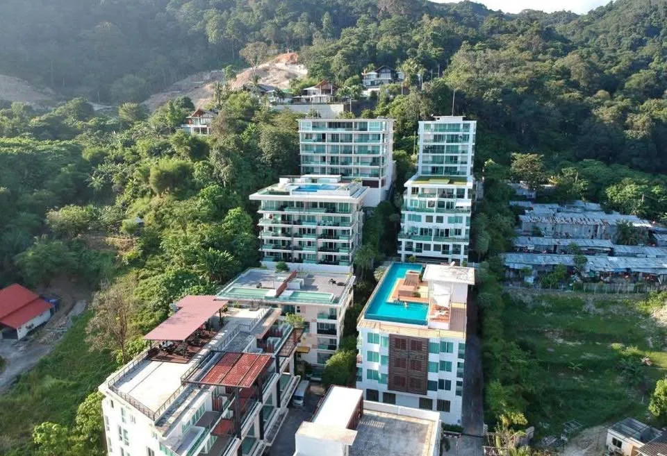 Apartamento 1 dormitorio con vistas a la montaña en BayCliff Patong Kalim Beach