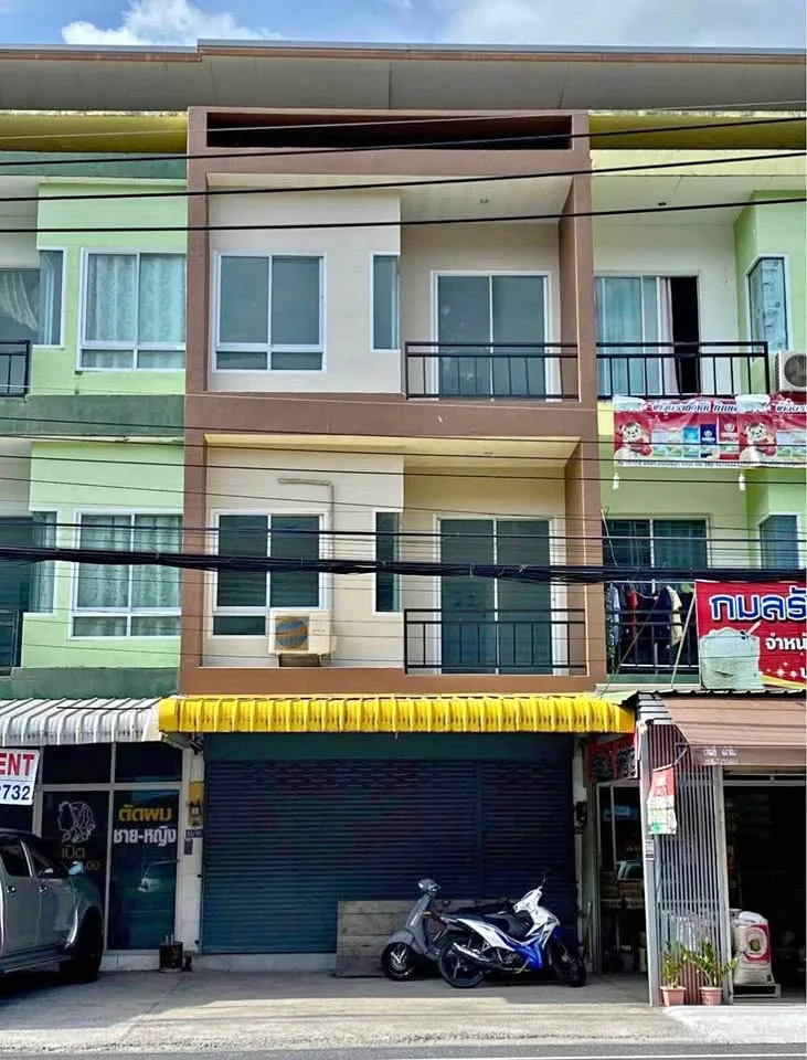 3-Bed 4-Bath Shop House for Rent in Kuku, Phuket Town