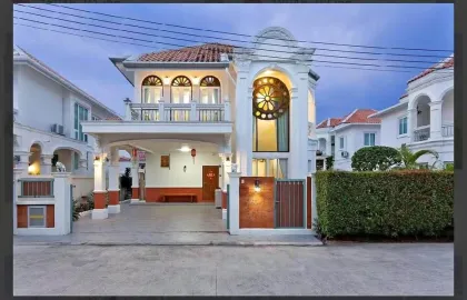 4-Bedroom 3-Bath Sino-Portuguese Style Villa for Rent in Koh Kaew