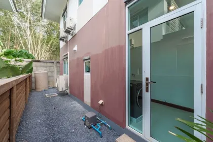 Eckhaus mit 3 Schlafzimmern und 2 Badezimmern zur Miete in Koh Kaew