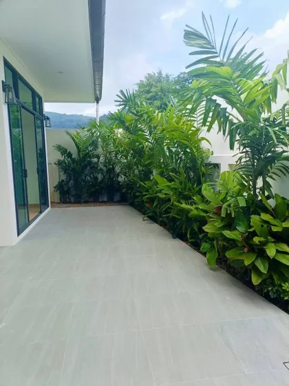 Villa nueva con piscina privada de 3 dormitorios en alquiler en Chalong