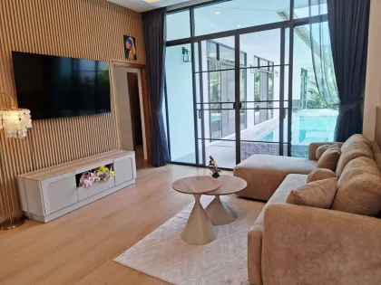 Villa nueva con piscina privada de 3 dormitorios en alquiler en Chalong