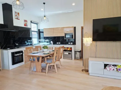 Villa nueva con piscina privada de 3 dormitorios en alquiler en Chalong
