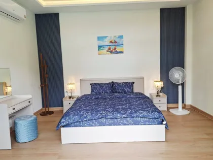 Villa nueva con piscina privada de 3 dormitorios en alquiler en Chalong
