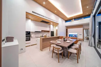 Villa de luxe avec piscine 4 chambres à louer à Chalong