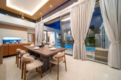 Villa de luxe avec piscine 4 chambres à louer à Chalong