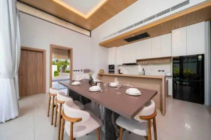 Villa de luxe avec piscine 4 chambres à louer à Chalong