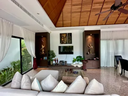 Villa de 3 habitaciones con piscina privada en alquiler en Surin