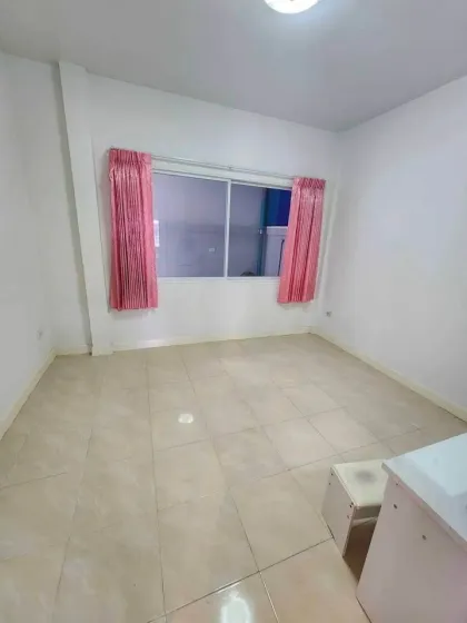 2-Bedroom 1-Bathroom Single-Story Townhouse for Rent in Sam Kong, Phuket