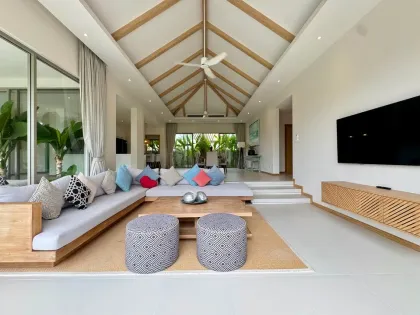 Bali-Stil 4-Zimmer-Villa mit Pool zur Miete in Cherng Talay, Bang Tao