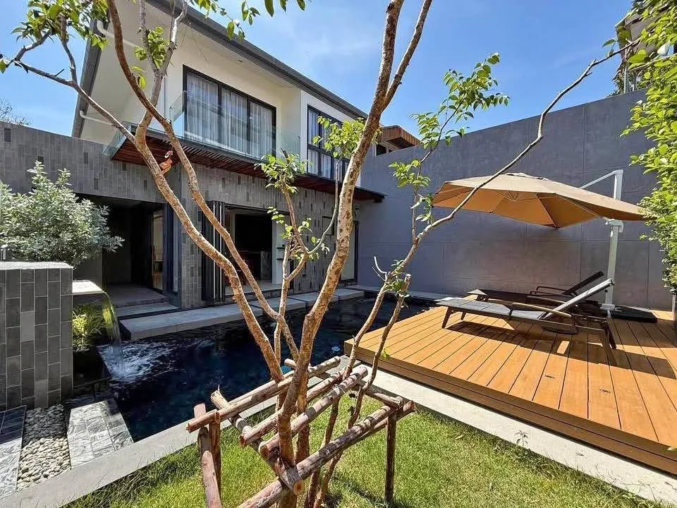 Современная вилла с 3 спальнями и бассейном в Patak Villa, Чалонг