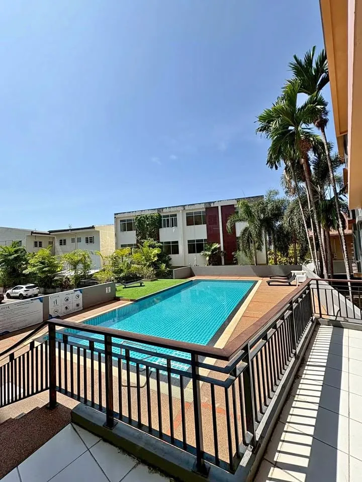Apartamento de 1 dormitorio con vista a la piscina en alquiler en The Clover, Chalong