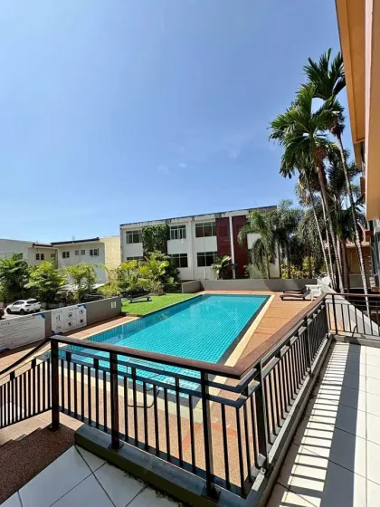 Apartamento de 1 dormitorio con vista a la piscina en alquiler en The Clover, Chalong