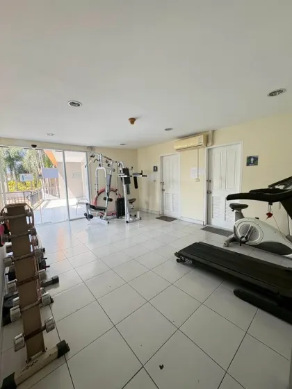 Apartamento de 1 dormitorio con vista a la piscina en alquiler en The Clover, Chalong
