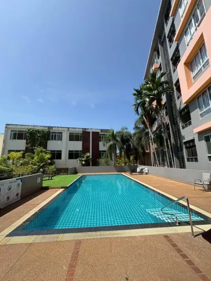 Apartamento de 1 dormitorio con vista a la piscina en alquiler en The Clover, Chalong