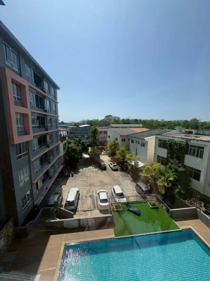 Apartamento de 1 dormitorio con vista a la piscina en alquiler en The Clover, Chalong