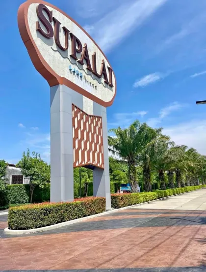 Современная вилла с 4 спальнями в аренду в Supalai Lake Ville, Koh Kaew