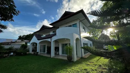Casa espaciosa de 4 habitaciones en alquiler en Chalong cerca de BCIS