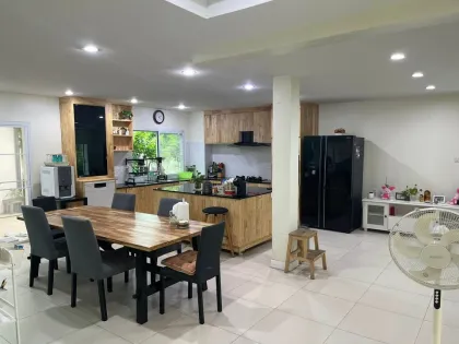 Casa espaciosa de 4 habitaciones en alquiler en Chalong cerca de BCIS