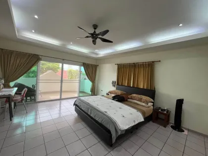 Casa espaciosa de 4 habitaciones en alquiler en Chalong cerca de BCIS