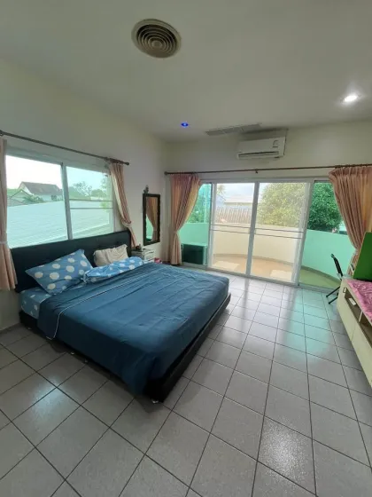 Casa espaciosa de 4 habitaciones en alquiler en Chalong cerca de BCIS