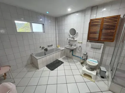 Casa espaciosa de 4 habitaciones en alquiler en Chalong cerca de BCIS