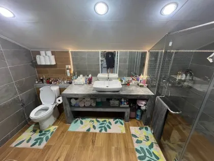 Casa espaciosa de 4 habitaciones en alquiler en Chalong cerca de BCIS