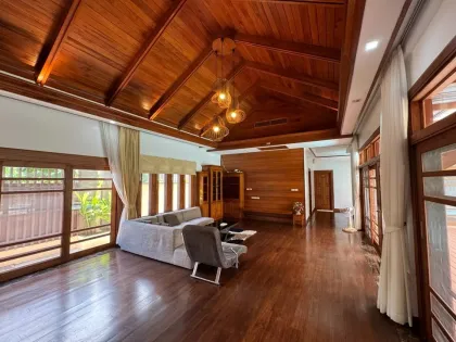 5-Bedroom Villa with Private Salt Water Pool in Chalong