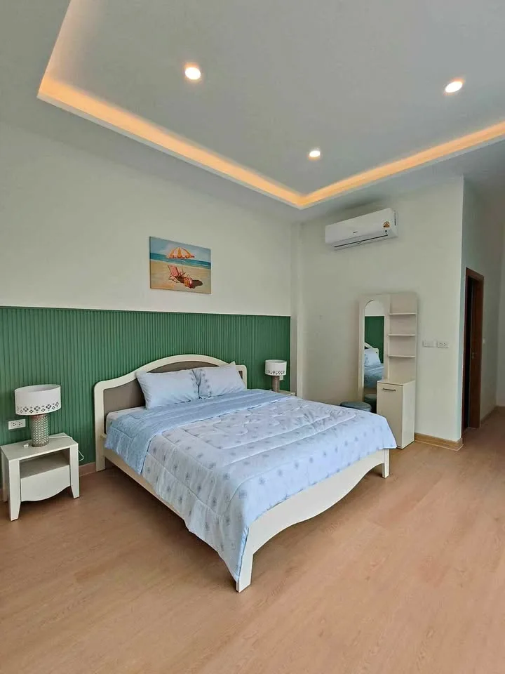 Villa Nueva de 3 Habitaciones con Piscina en Alquiler en Chalong