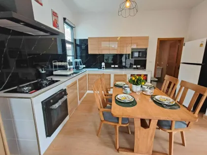 Brandneue 3-Zimmer-Poolvilla zur Miete in Chalong